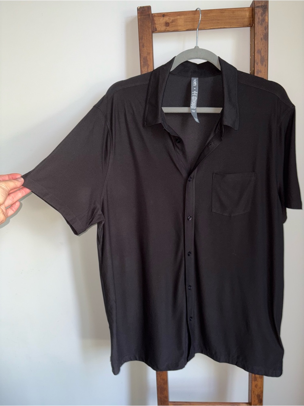 Vuori Men's Black Short Sleeve Button Down Shirt V1058 Breathable Lightweight